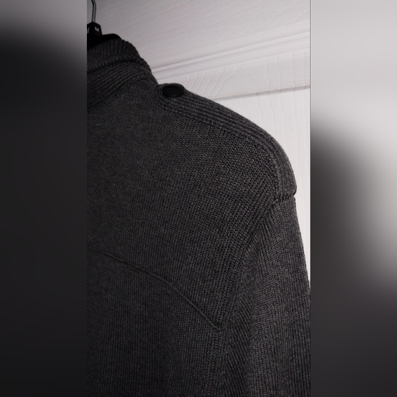 Banana Republic Brand Men's Gray Sweater - Picture 4 of 6